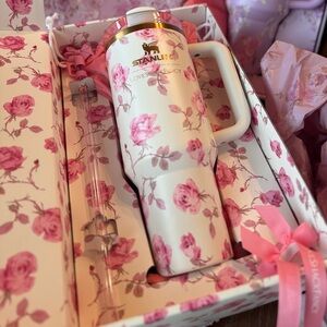 Stanley x Love Shack Fancy 40 oz Quencher Tumbler - Ribbon Rosa - BRAND NEW!
